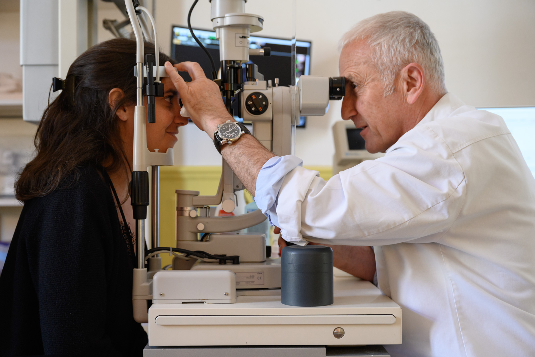 Le Dr Antoine Roure sur le plateau technique de Vision Future Nice